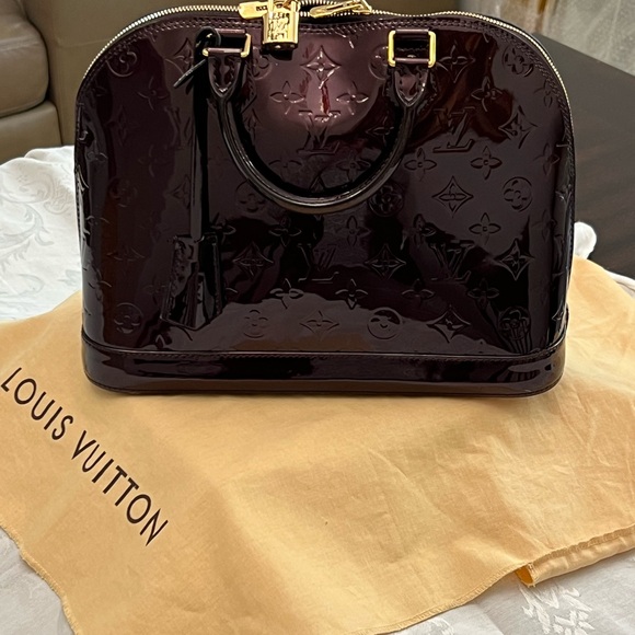 LOUIS VUITTON Vernis Alma PM Amarante Handbag - Picture 5 of 10